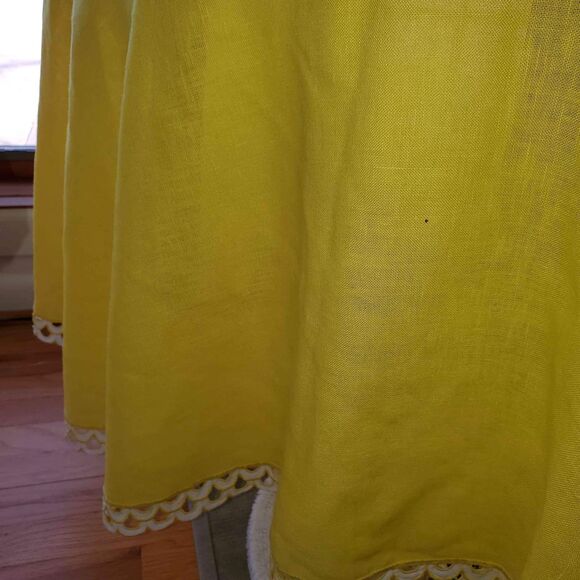 Vintage Yellow Embroidered Linen 65" Round Tablecloth + 6 Matching Napkins - Picture 4 of 6